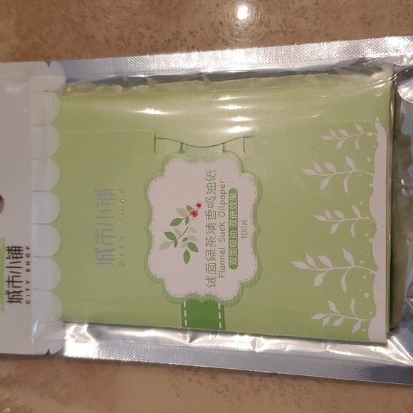 **HOST PICK** Oil Paper - Picture 1 of 2